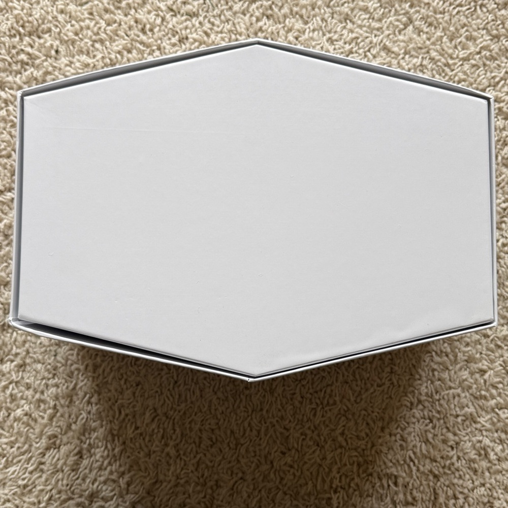 White Box - Picture 4 of 5